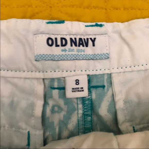 Size 8 Teal and White Geometric Old Navy Shorts - Picture 3 of 3